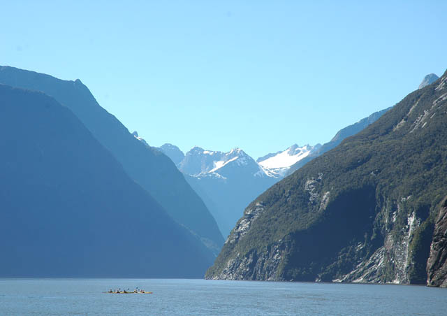 The majestic Milford Sound on New Zealand’s south island, where snowy peaks and waterfalls surround you. It is often cloudy and rainy here on the south island’s west coast; a clear day like this one is uncommon – what luck!